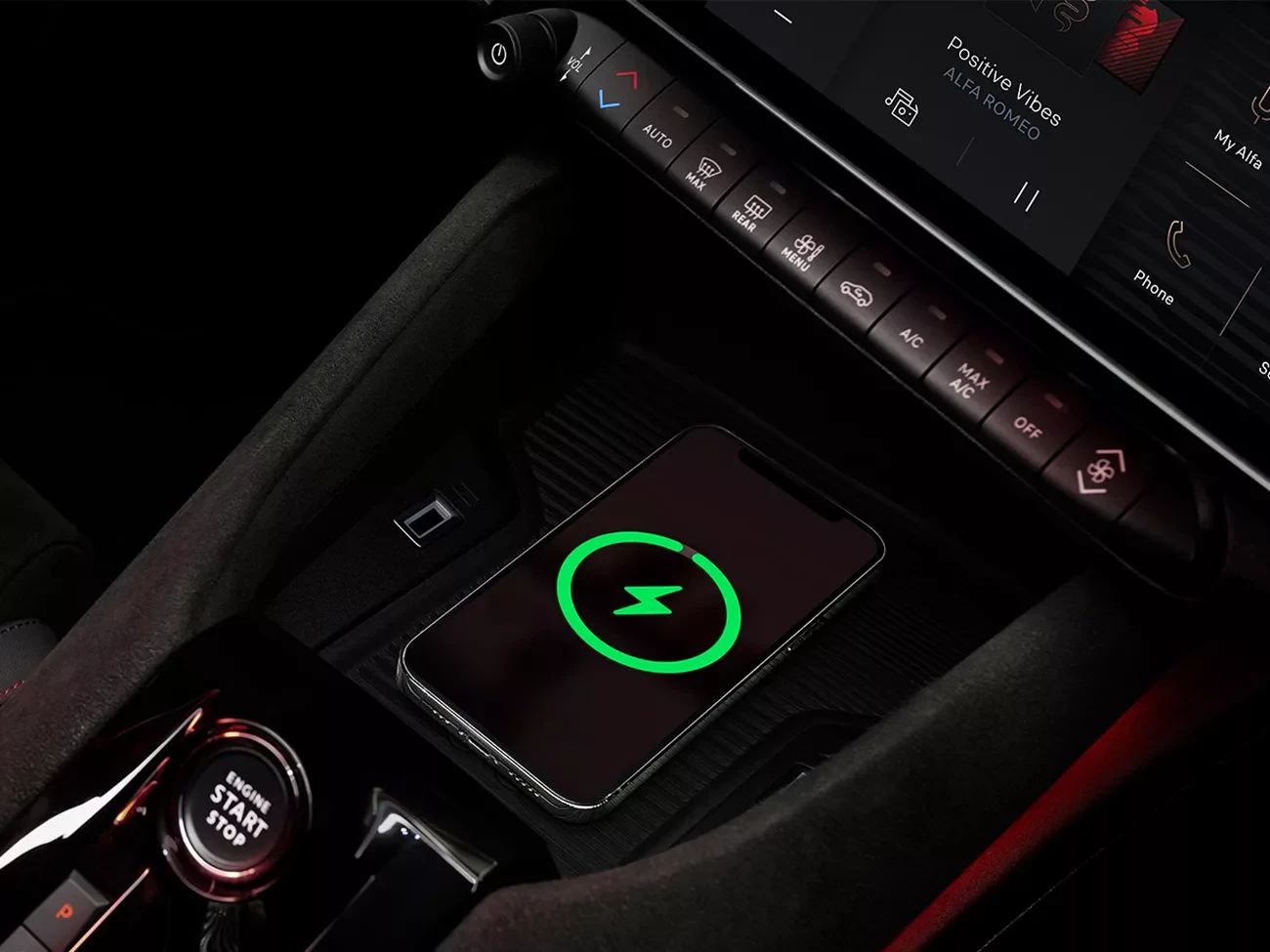 Elektryczna Alfa Romeo Milano widok wnętrza