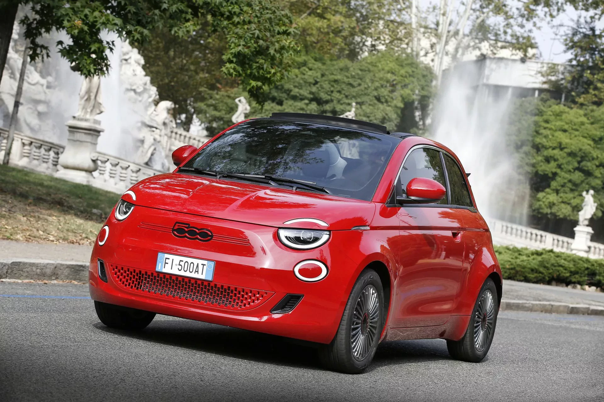 Fiat 500e 500 cena elektryczny ładowanie opinie