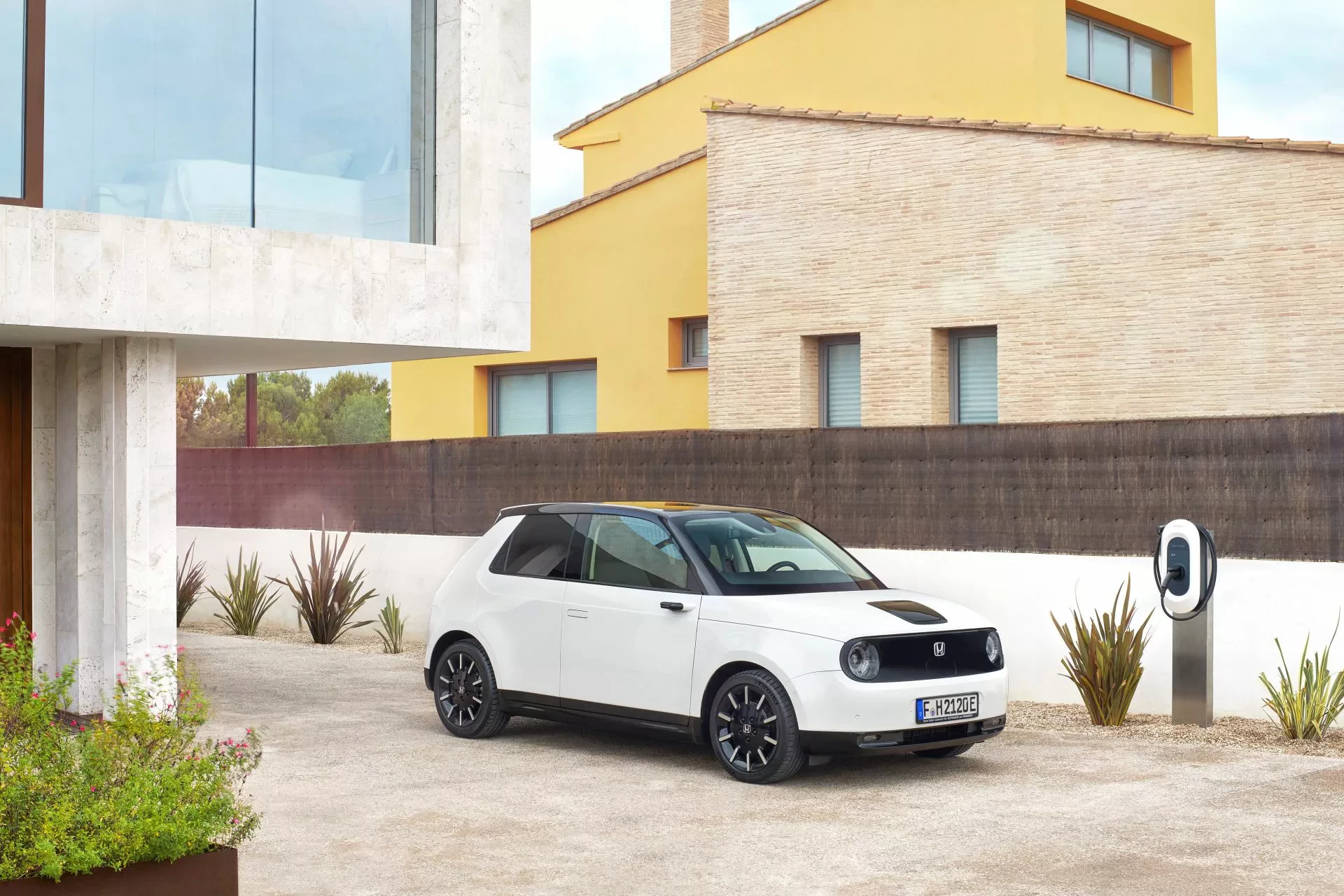 Honda e silnik elektryczny samochód cena osiągi moc napęd