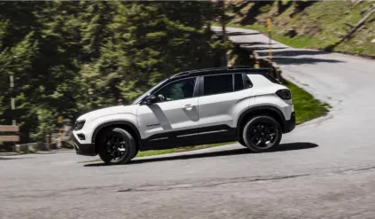 Dacia na wielu rynkach przegrywa z SUV-em JEEPa-AVENGER-4XE