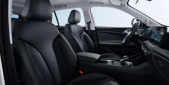 MG HS interior czy Toyota C-HR ceny, specyfikacja