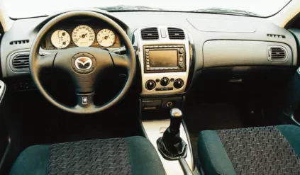 Mazda 323 cena spalanie osiągi silnik