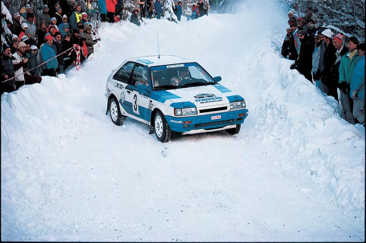 Mazda 323 cena spalanie osiągi silnik