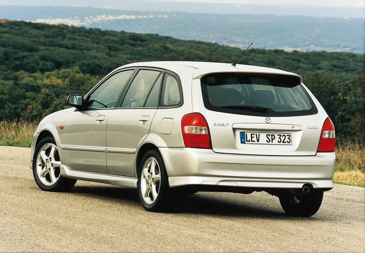 Mazda 323 cena spalanie osiągi silnik