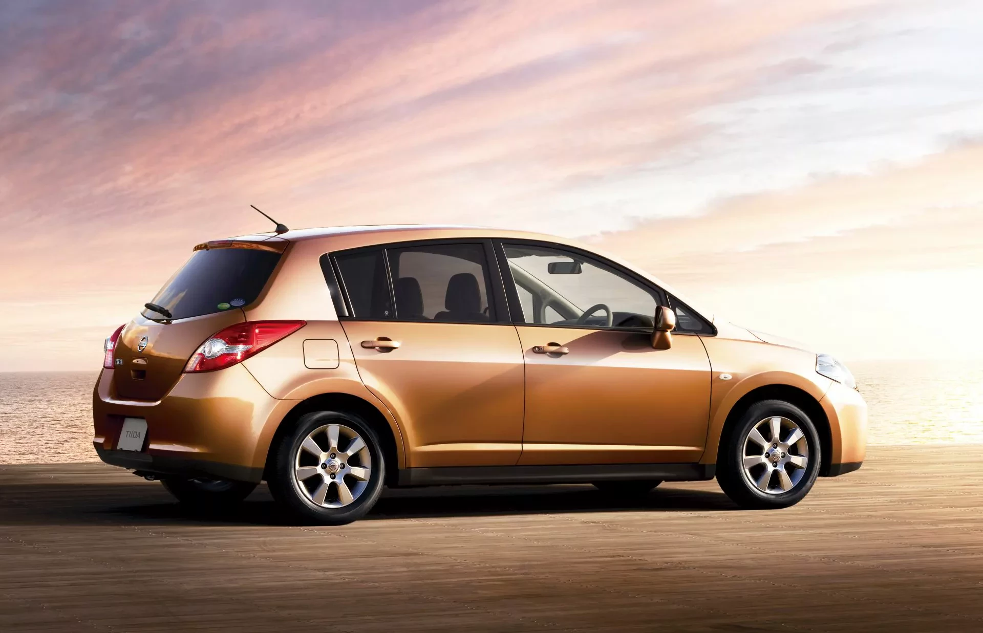 Nissan Tiida cena spalanie samochód do pracy na co dzień pierwsze auto