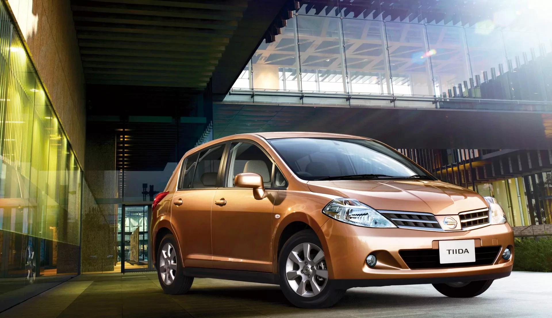 Nissan Tiida cena spalanie samochód do pracy na co dzień pierwsze auto