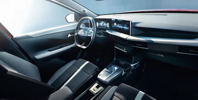 SUV Opel Frontera wnętrze 2025