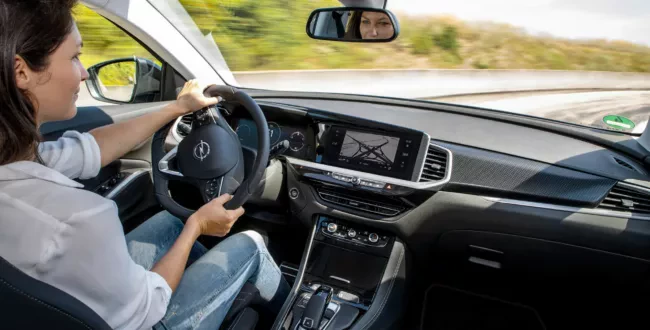 Opel Grandland cena spalanie silnik benzyna diesel hybryda SUV opinie oceny