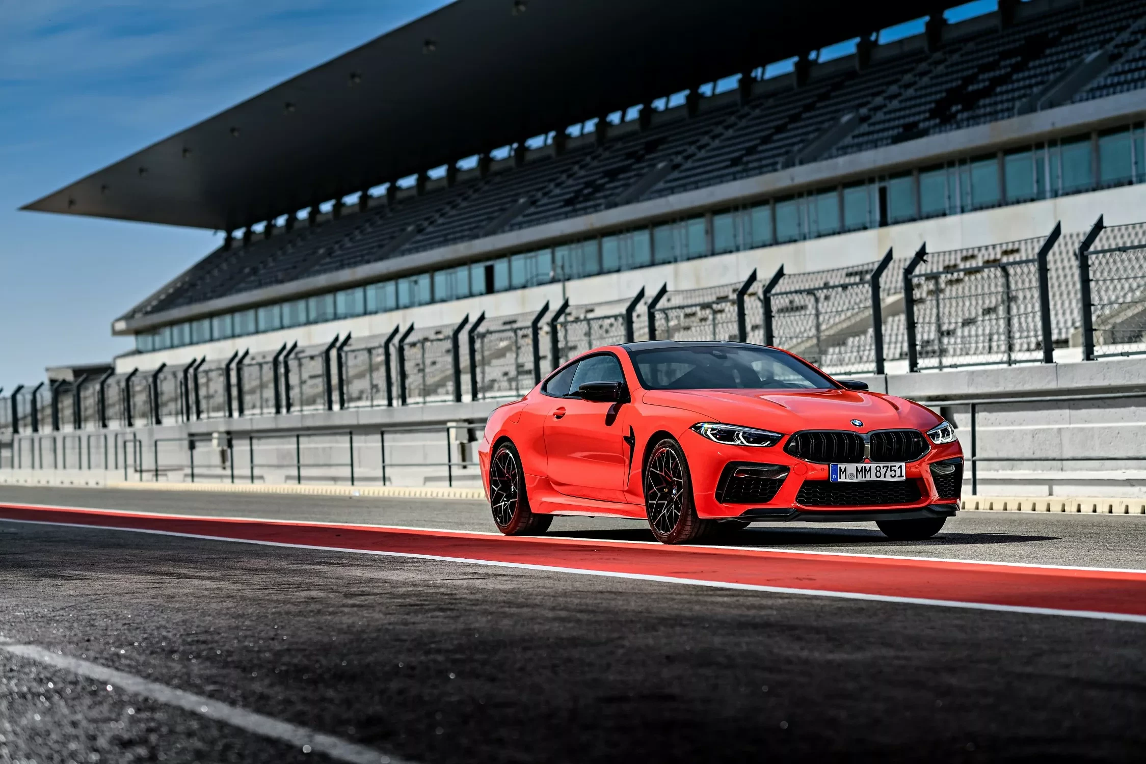 P90368488_lowRes_the-new-bmw-m8-compe