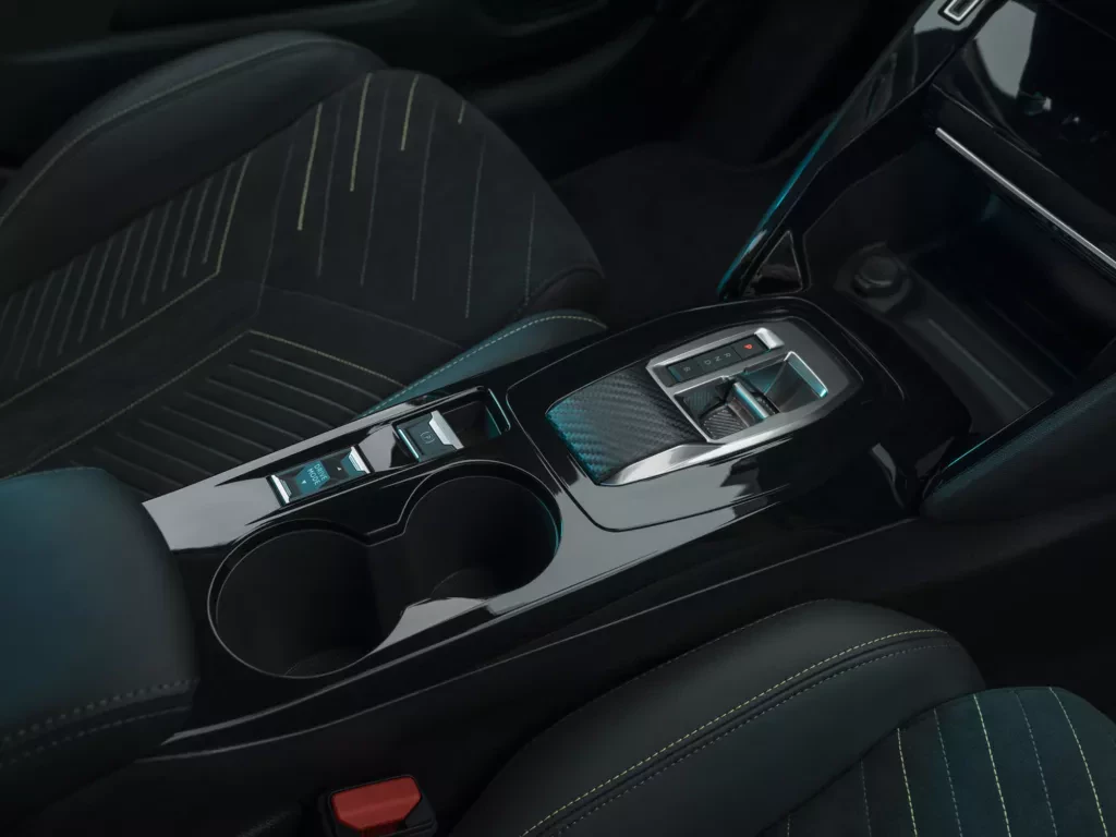 Zakończył panowanie VW Golfa i rozstawia po kątach popularne SUV-y. Wielu jest zaskoczonych, iż dostaje to wszystko oszczędzając ponad 12 000 zł