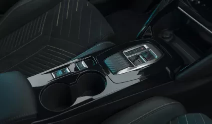 nie suv a komapkt Peugeot 208 / E-208 plynie na fali popularnosci