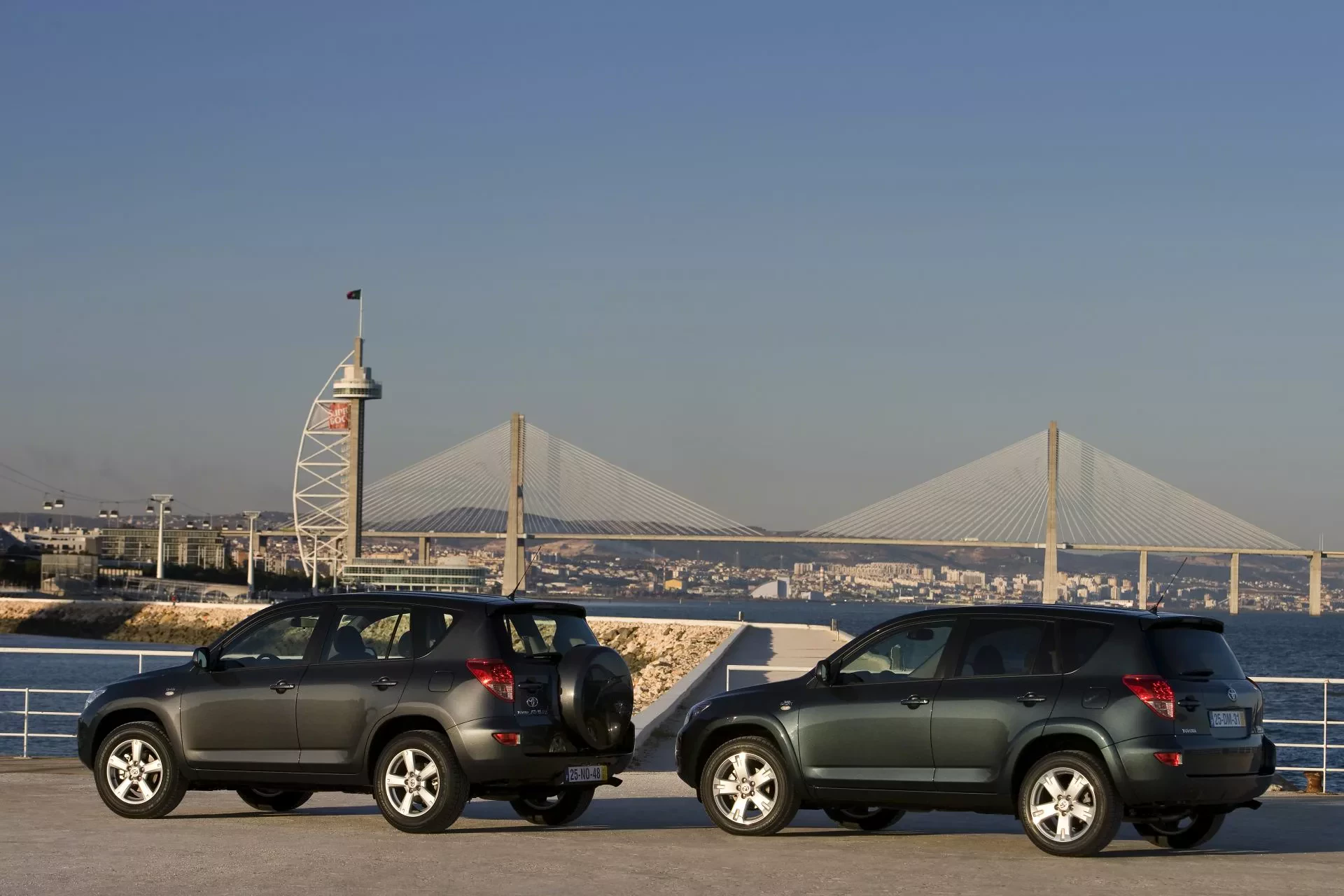 Toyota RAV4 druga generacja 2005 silnik benzyna diesel SUV opinie oceny na zimę