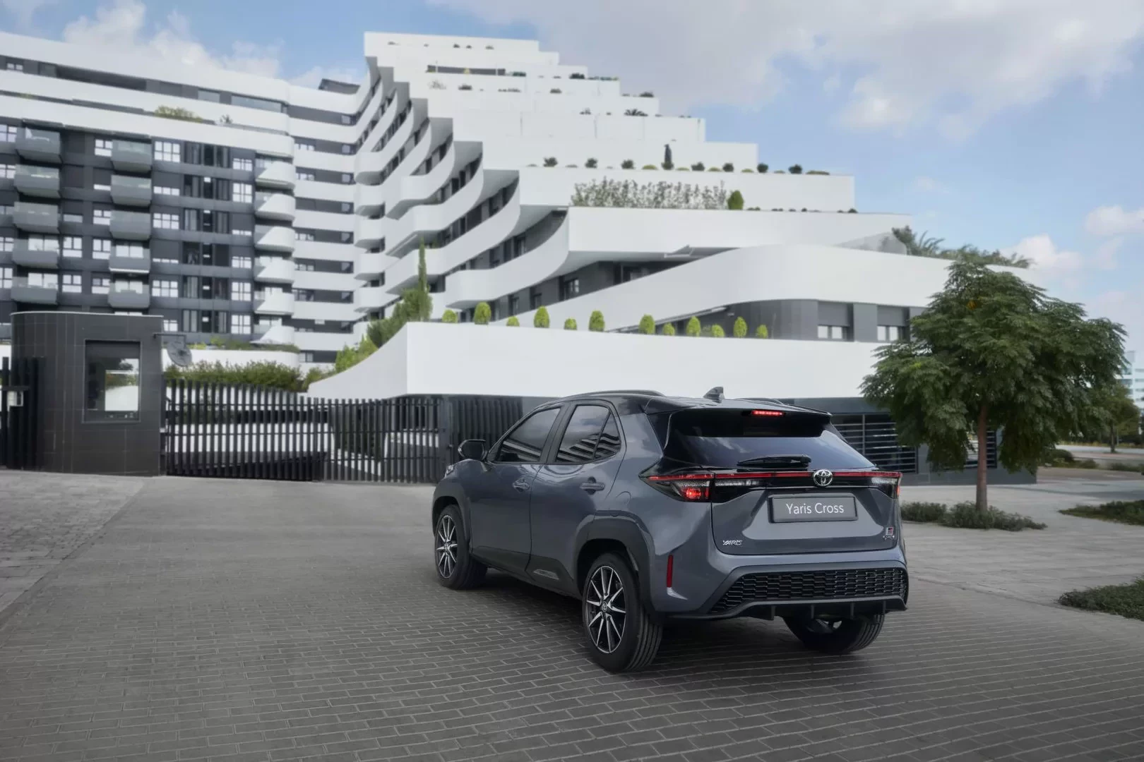Yaris Cross Storm Grey