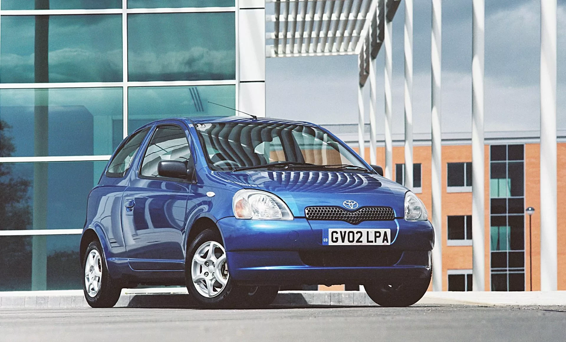 Toyota Yaris pierwsza generacja cena silnik spalanie