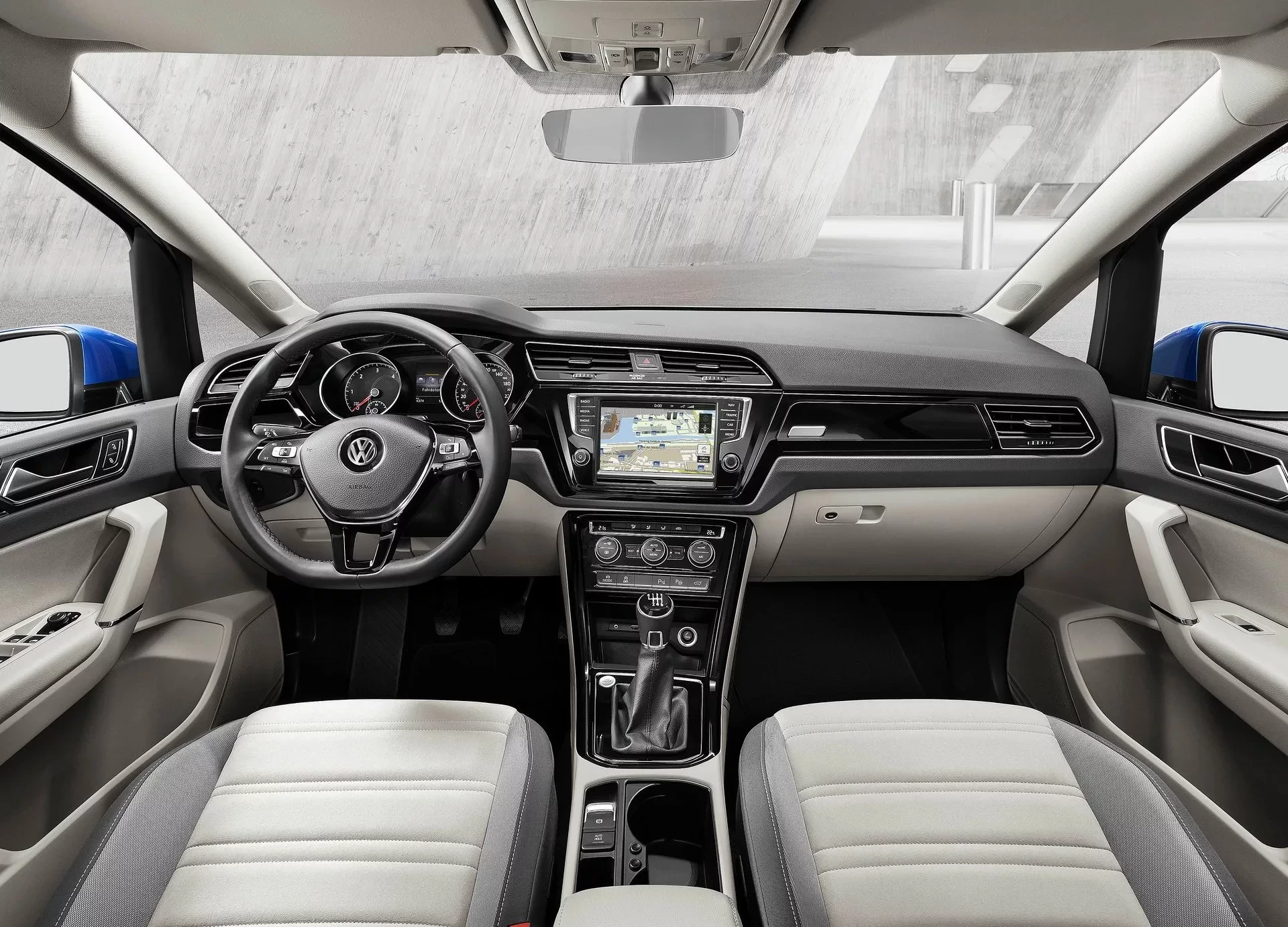 Volkswagen Touran wnętrze
