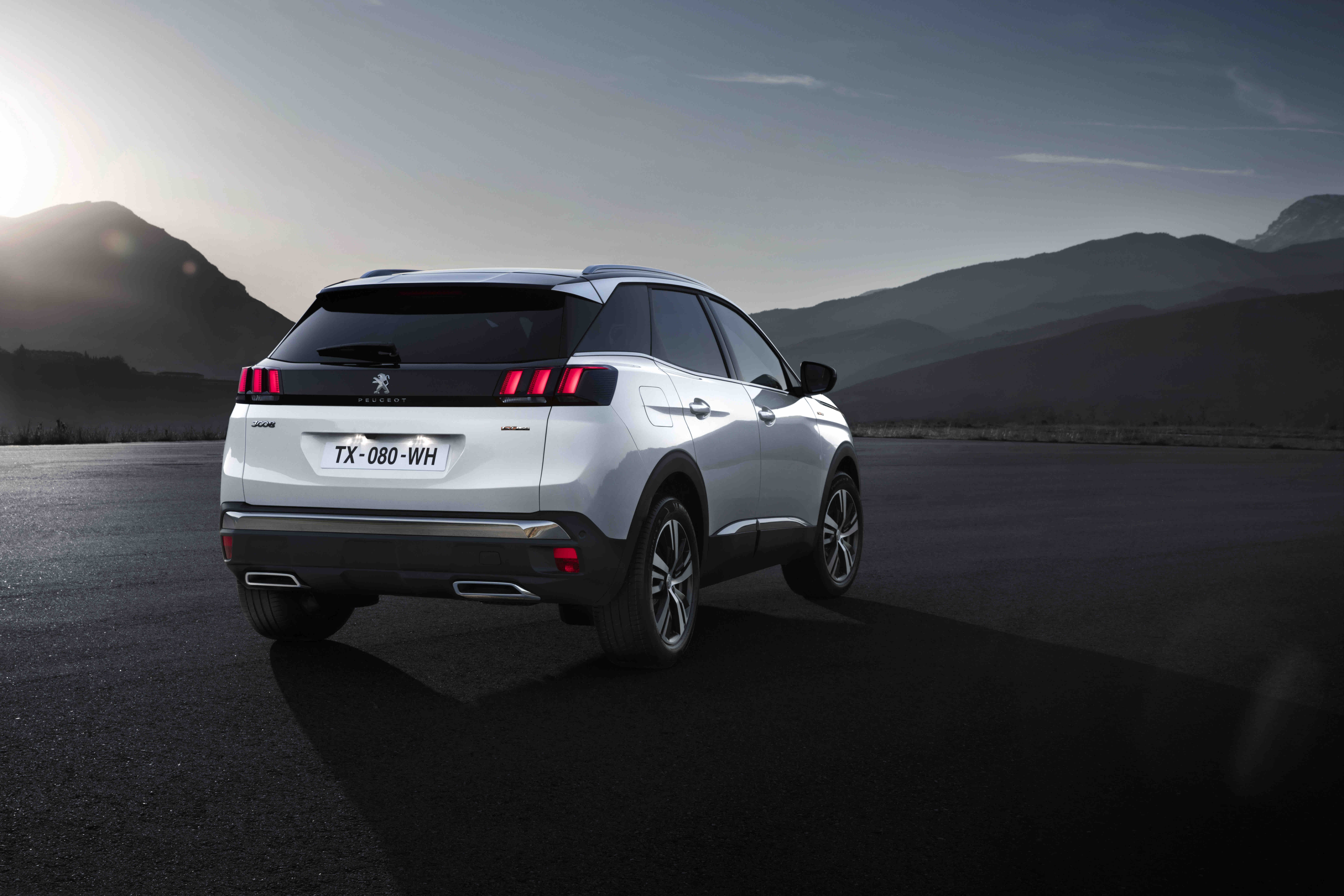duzy-suv-peugeot-3008-spalanie-diesel