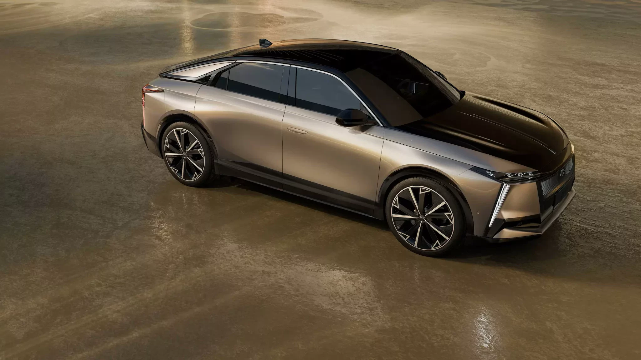 DS N°8 nowy rywal Tesli Model Y i Mercedesa EQS