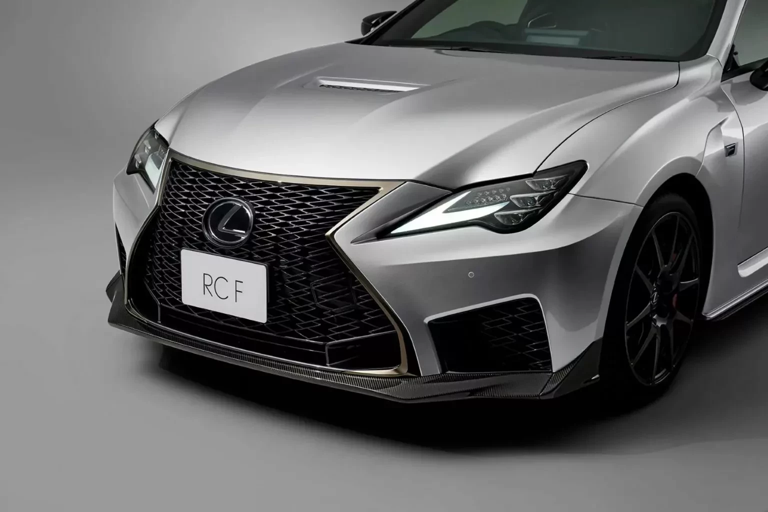 lexus-rc-f-silnik-spalinowy