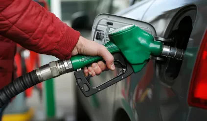 Tankowanie samochodu spalinowego coraz droższe