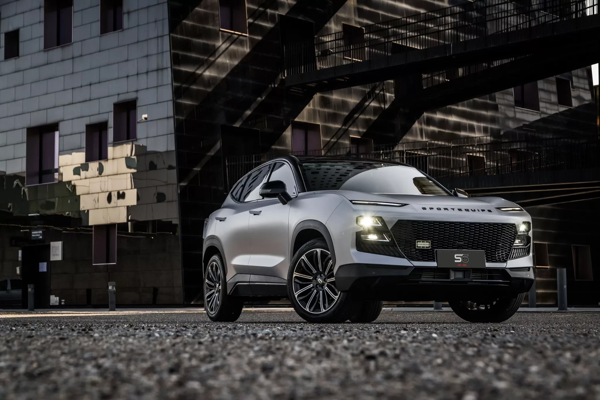 nowy-wloski-suv-sportequipe-6-gt