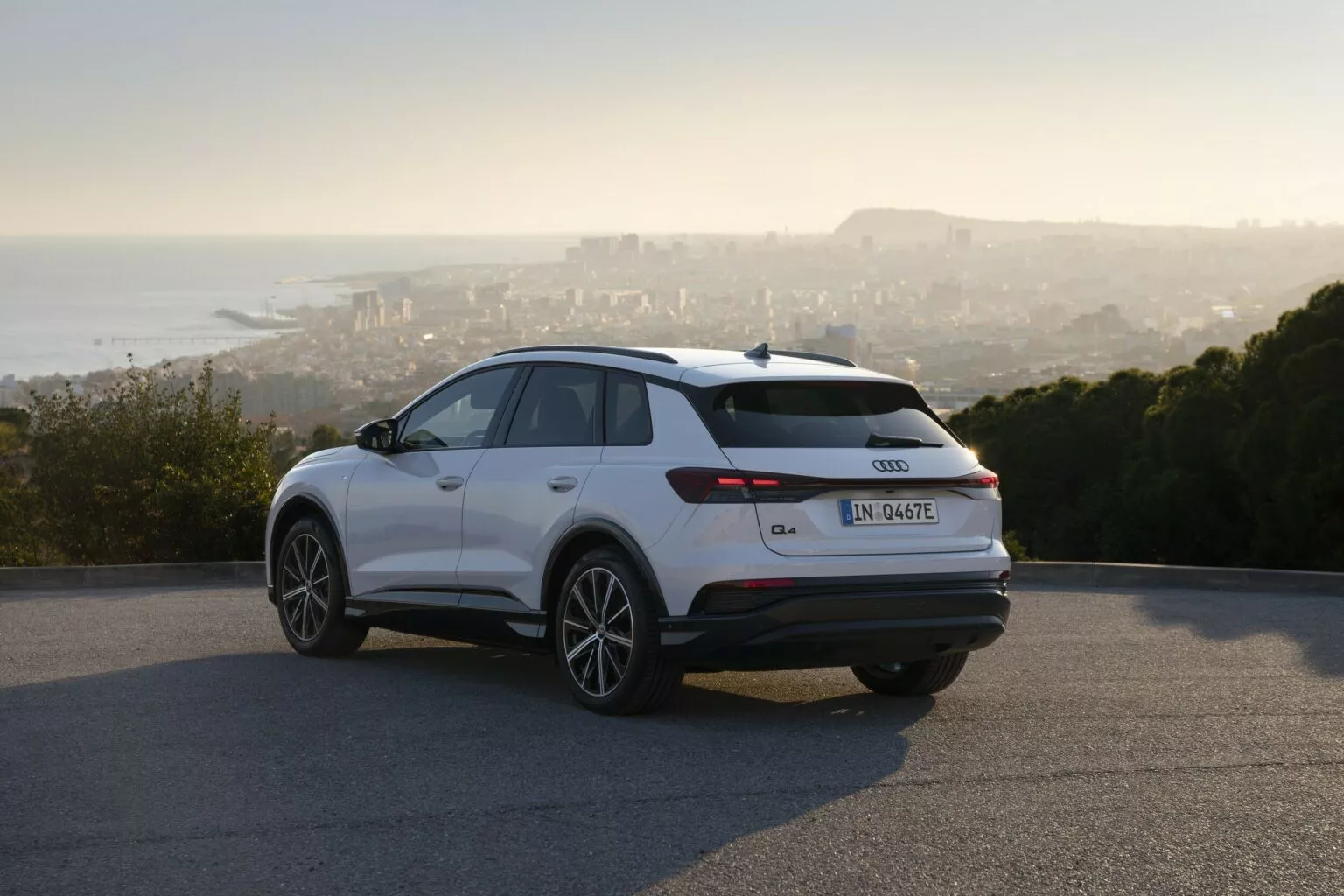 2025-Audi-Q4-40-e-tron-0211-264-1536x1024