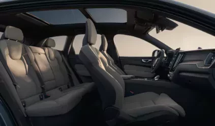 Volvo XC60 lifting 2025 wnętrze