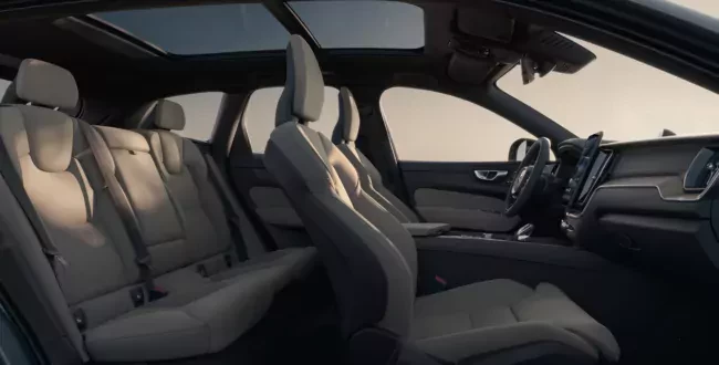 Volvo XC60 lifting 2025 wnętrze