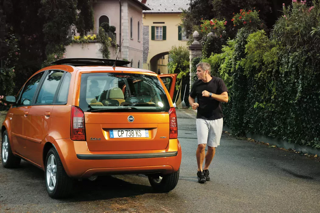 Fiat Idea cena silnik spalanie minivan rodzinny samochód