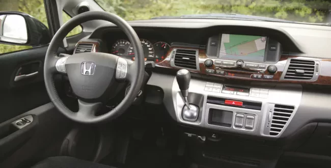 Honda FR-V silnik cena spalanie samochód rodzinny