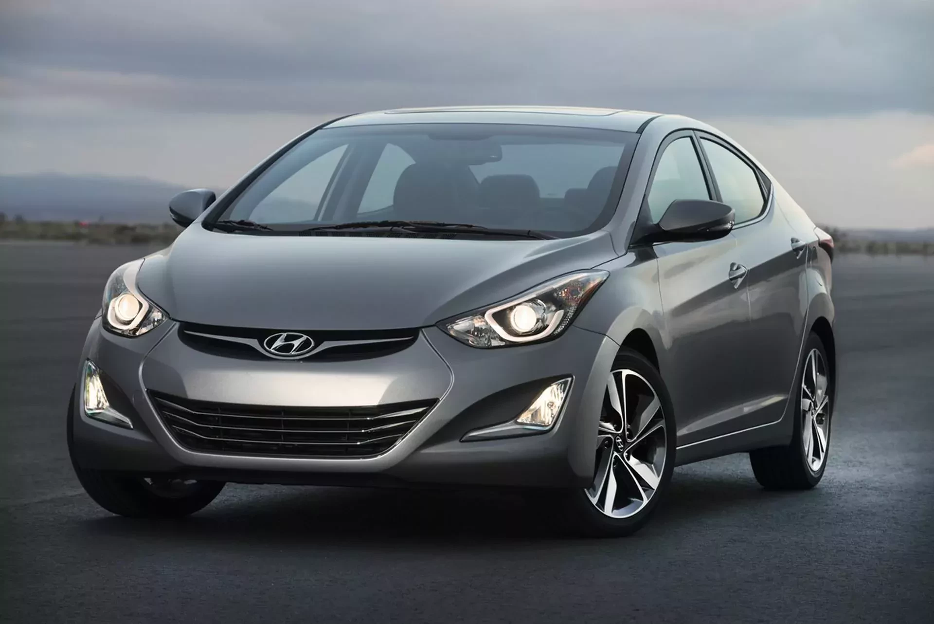 Hyundai Elantra cena silnik spalanie opinie oceny moc
