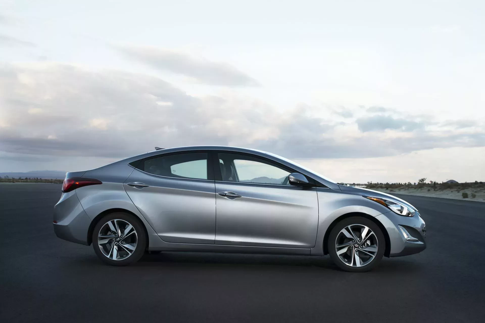 Hyundai Elantra cena silnik spalanie opinie oceny moc