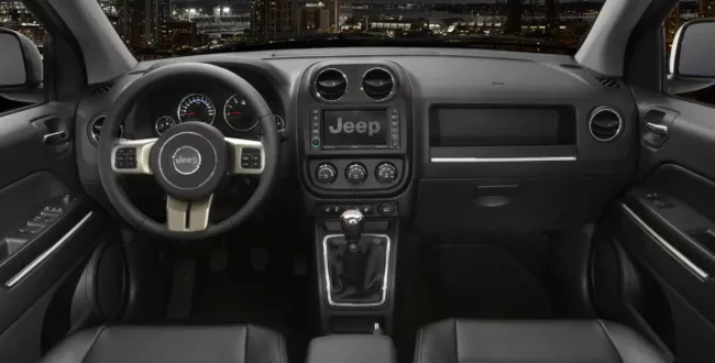 Jeep Compass cena pierwsza generacja silnik moc SUV