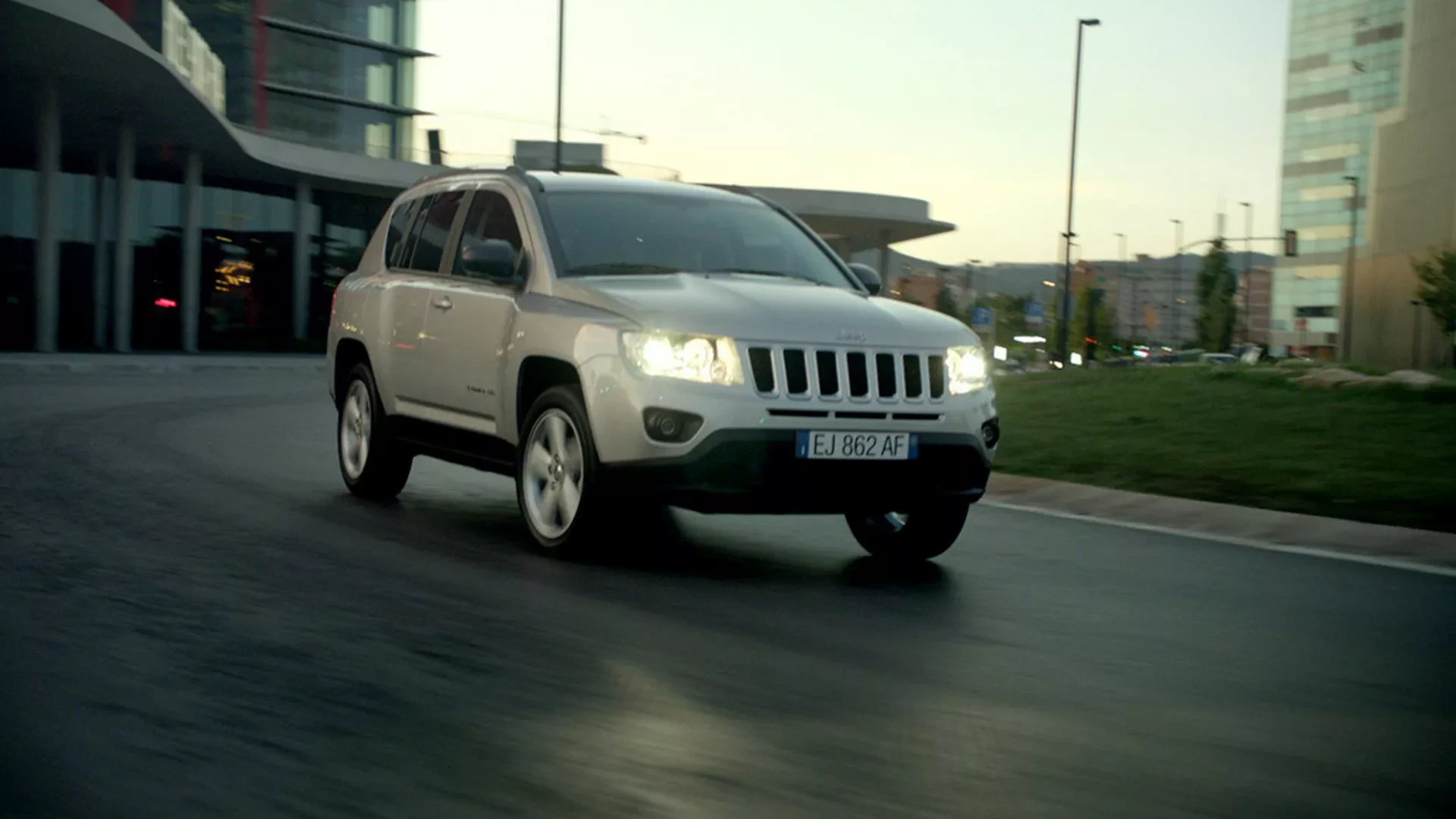 Jeep Compass cena pierwsza generacja silnik moc SUV