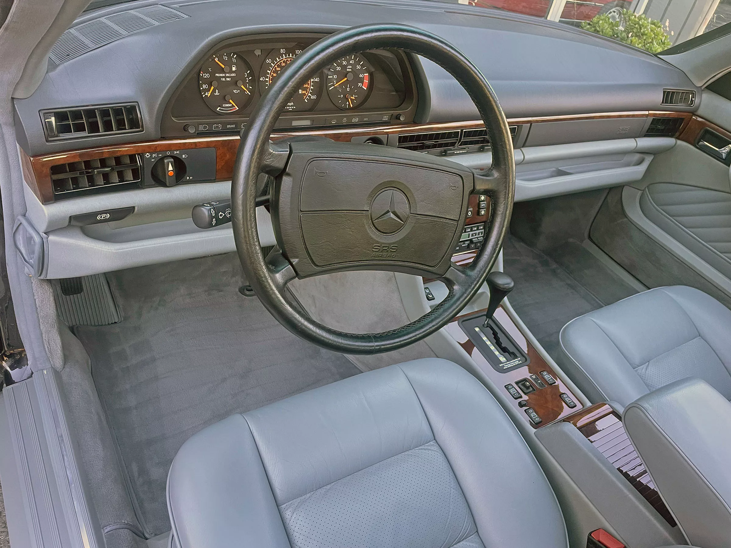 Mercedes-560SEC-00021