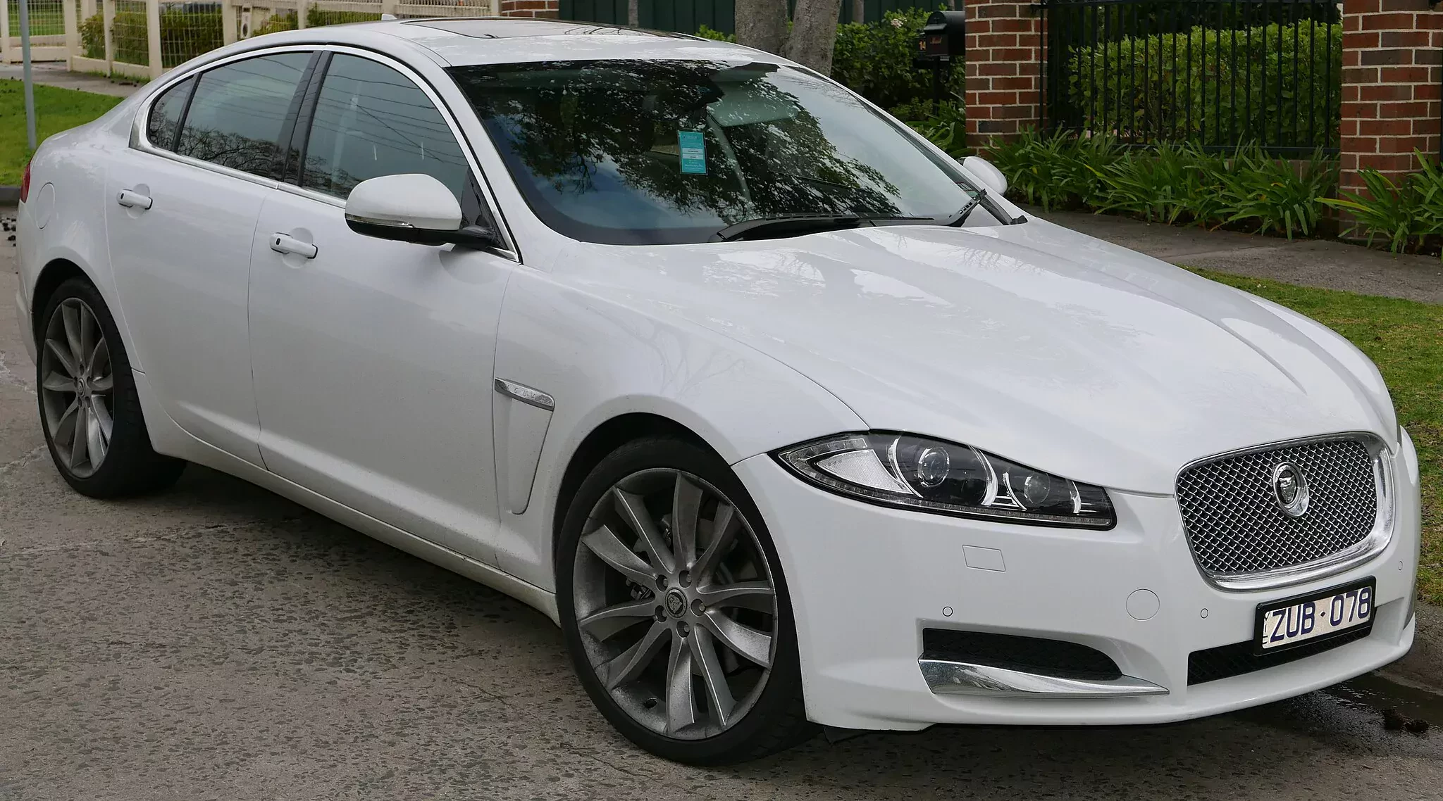 Jaguar XF cena silniki diesel benzyna spalanie oceny opinie