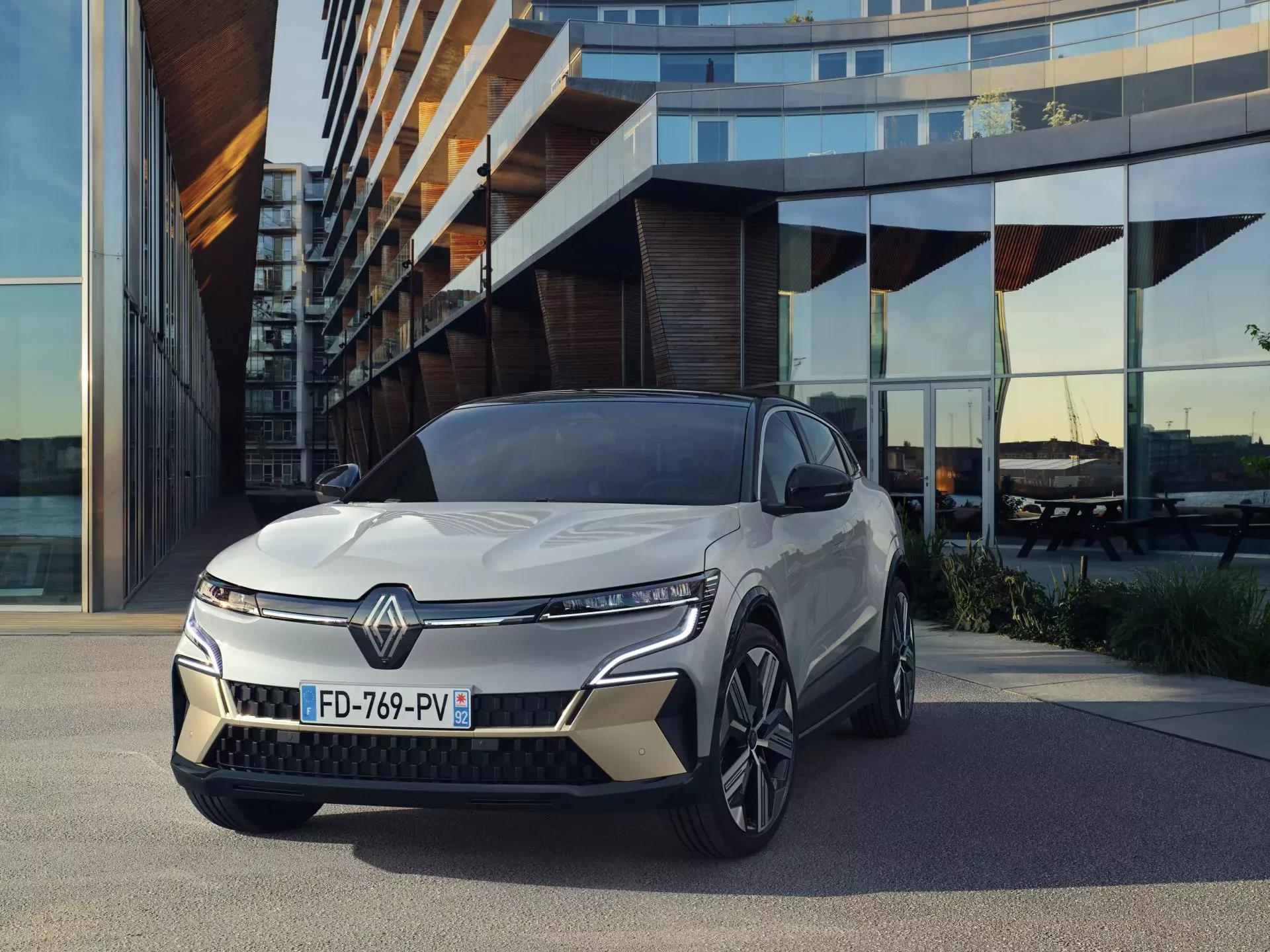 Renault Megane cena samochód elektryczny SUV Crossover zasięg moc silnik