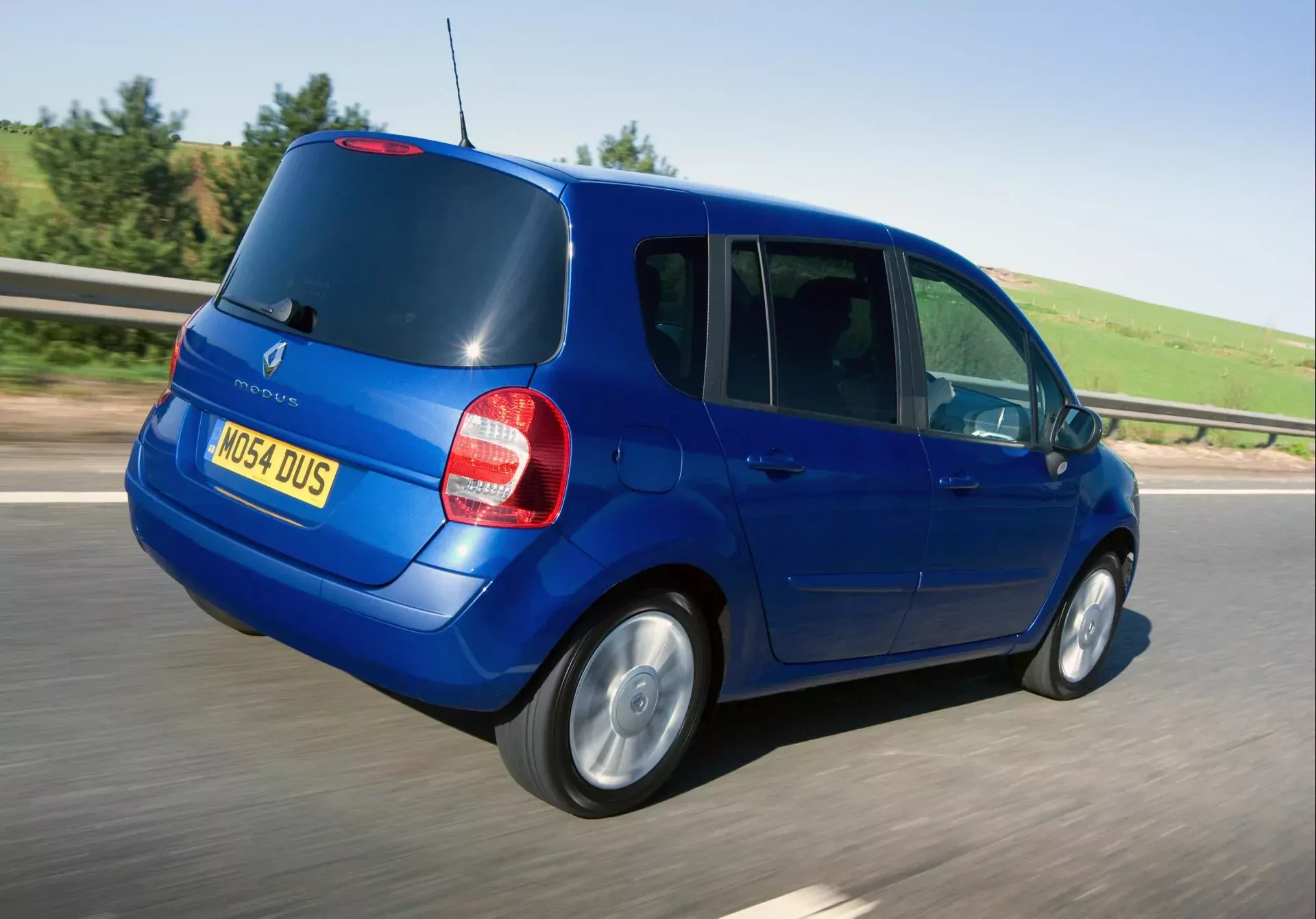 Renault Modus cena silnik spalanie benzyna diesel rodzinny samochód