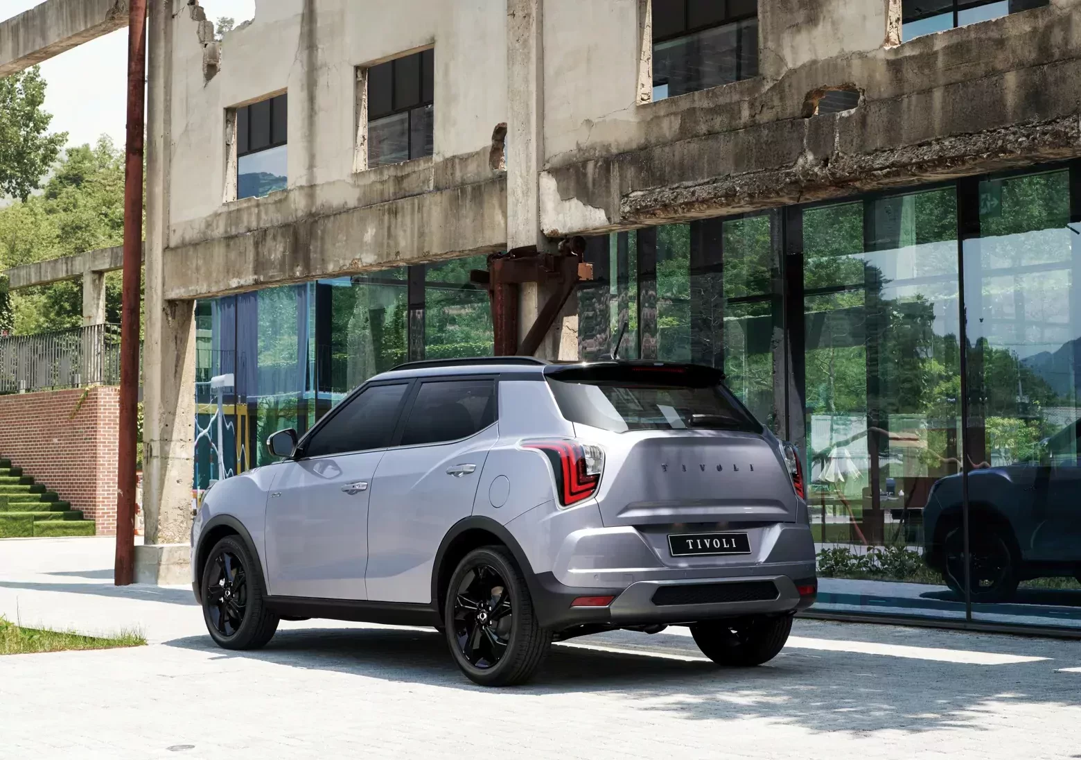 SUV KGM Tivoli back