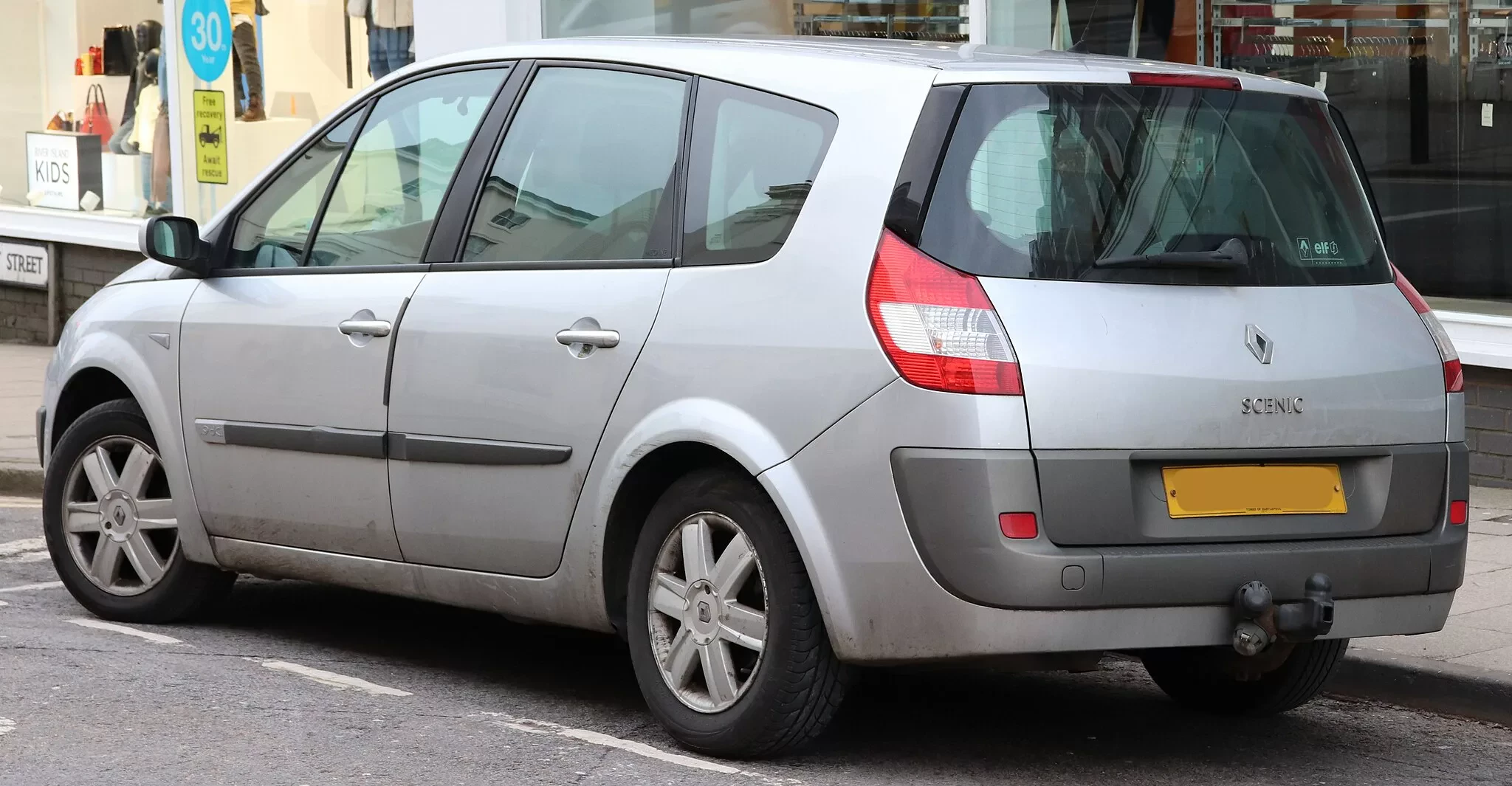 Renault Grand Scenic 7 osobowy silnik spalanie cena