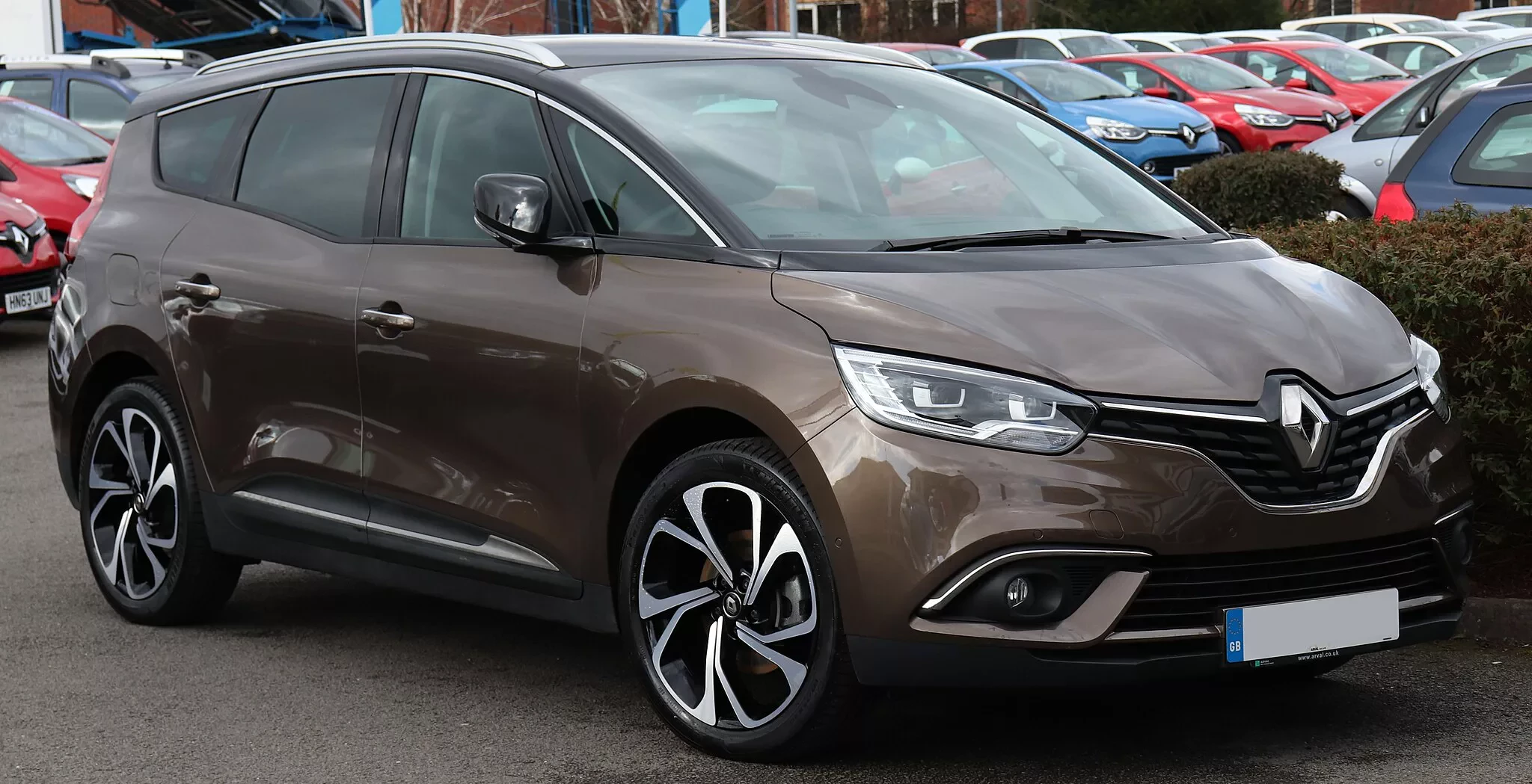 Renault Grand Scenic 7 osobowy silnik spalanie cena