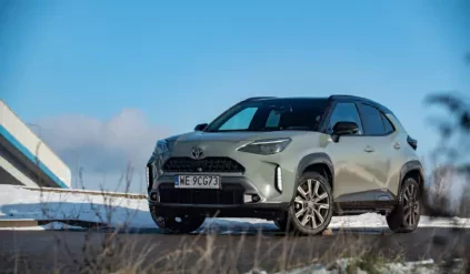 Toyota Yaris Cross 2024 w kolorze Urban Khaki