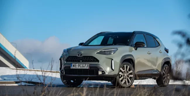 Toyota Yaris Cross 2024 w kolorze Urban Khaki