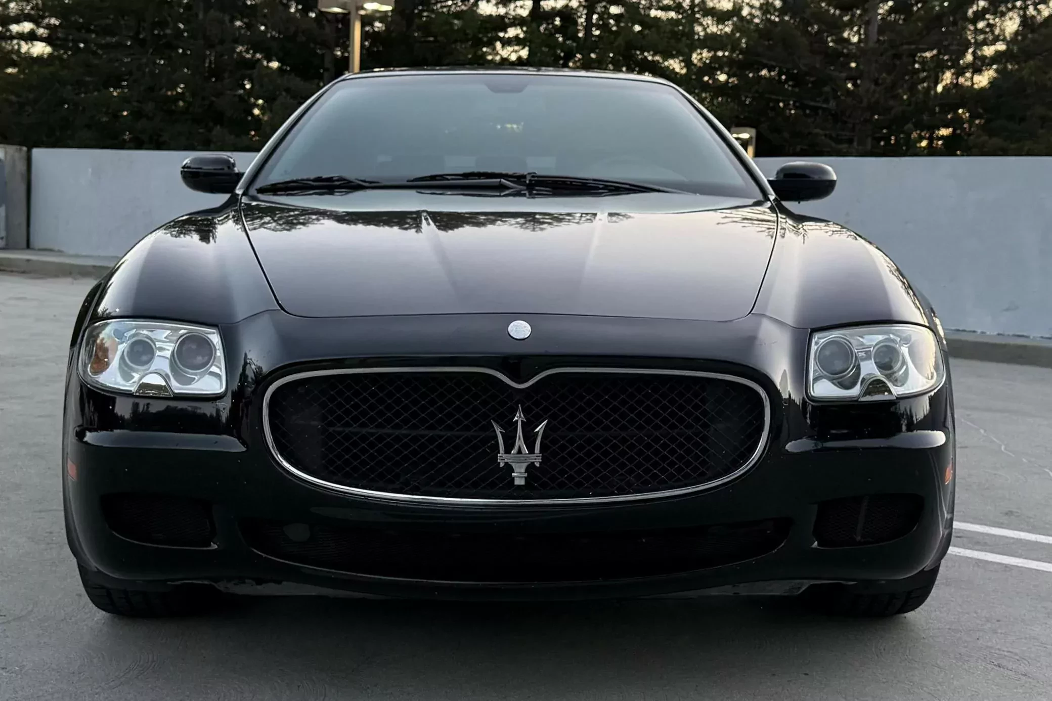 wloska-limuzyna-z-silnikiem-ferrari