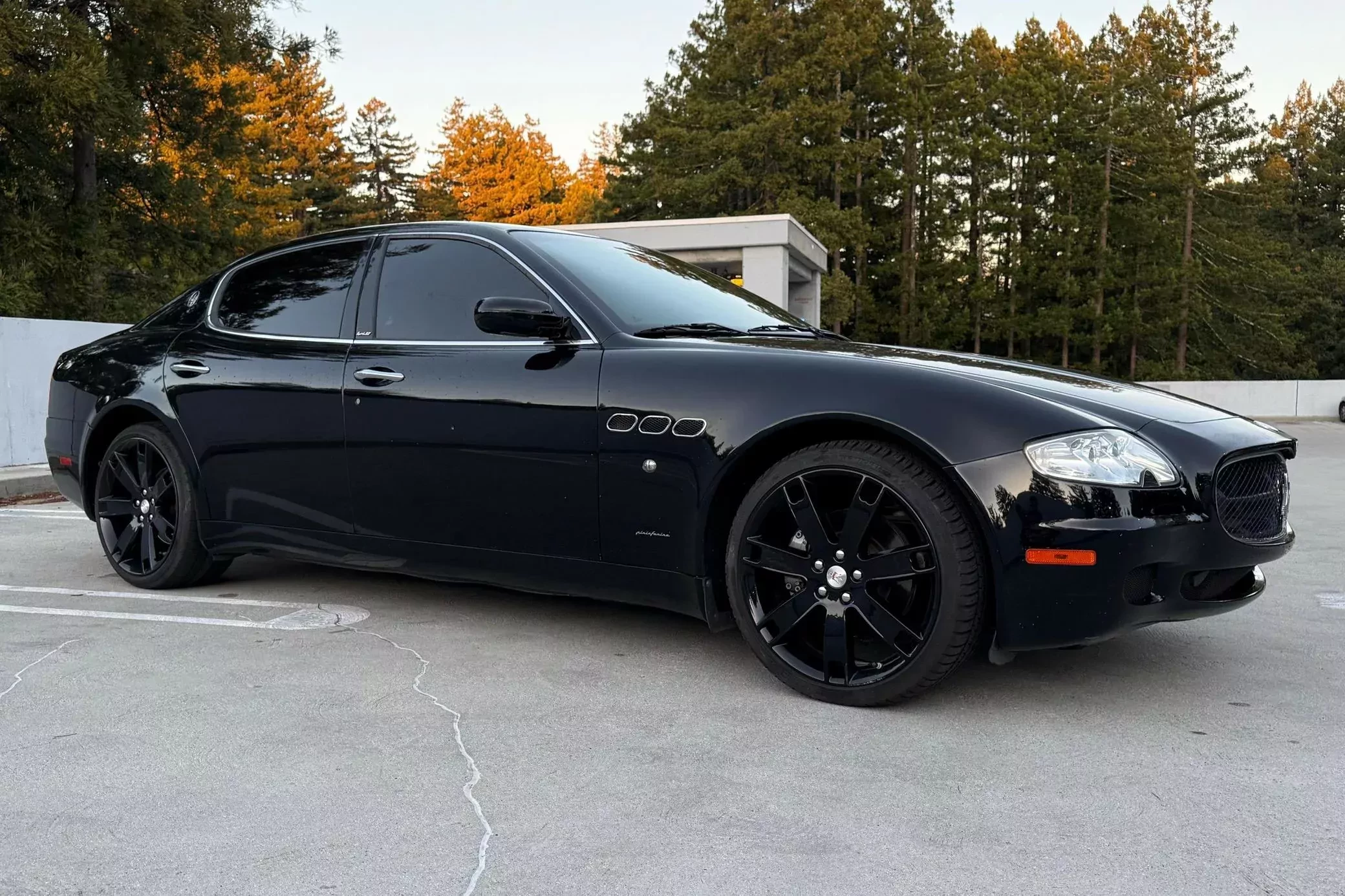 wloska-limuzyna-z-silnikiem-ferrari