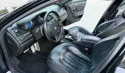 wloska-limuzyna-z-silnikiem-ferrari