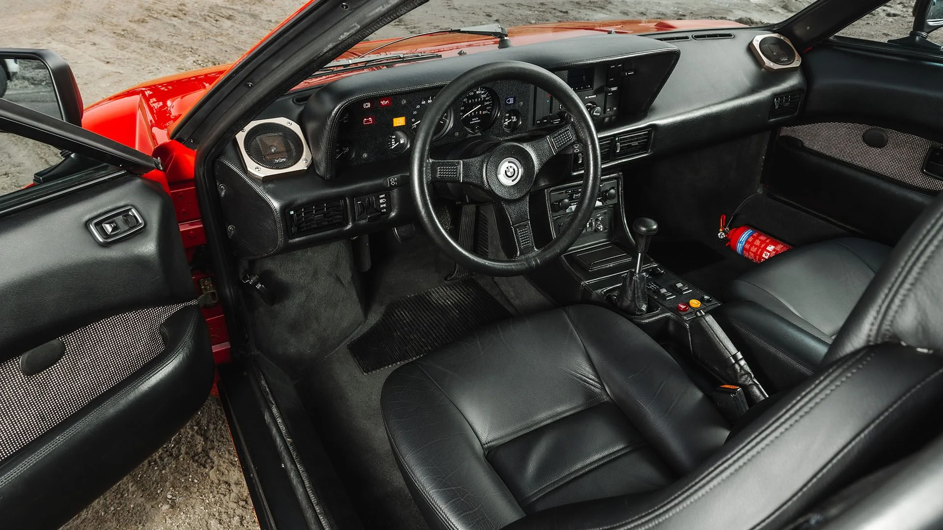 BMW M1 1980 kabina