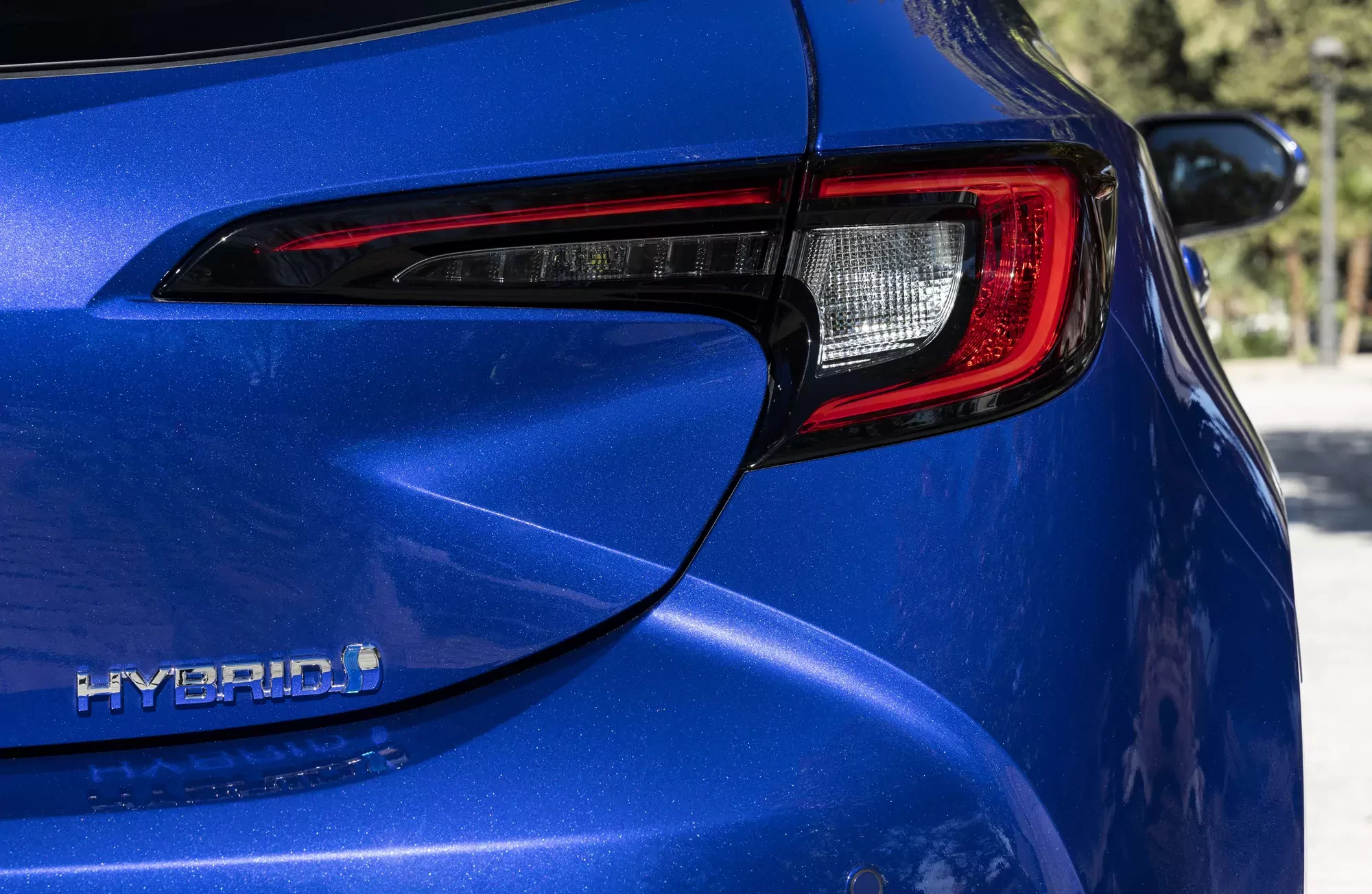 W tym segmencie Toyota zrobiła konkurencji jesień średniowiecza. Rywale istnieją, ale trudno ich dostrzec