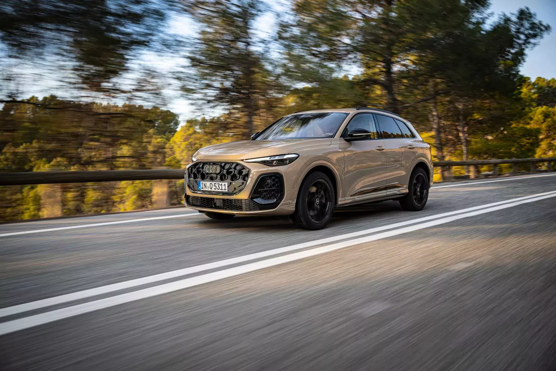 Audi Q5_Sakhir_gold_metalic