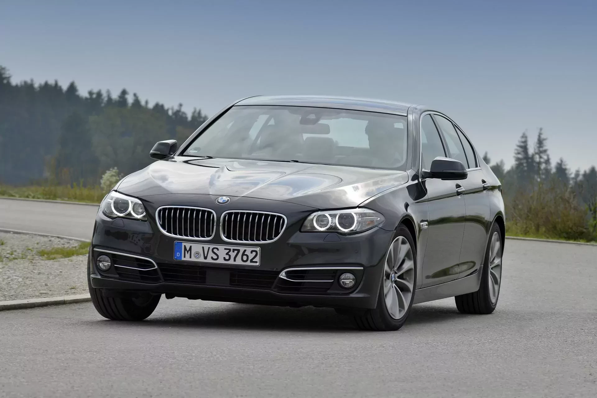 BMW serii seria 5 piąta piątka benzyna diesel moc cena silnik spalanie otomoto używane