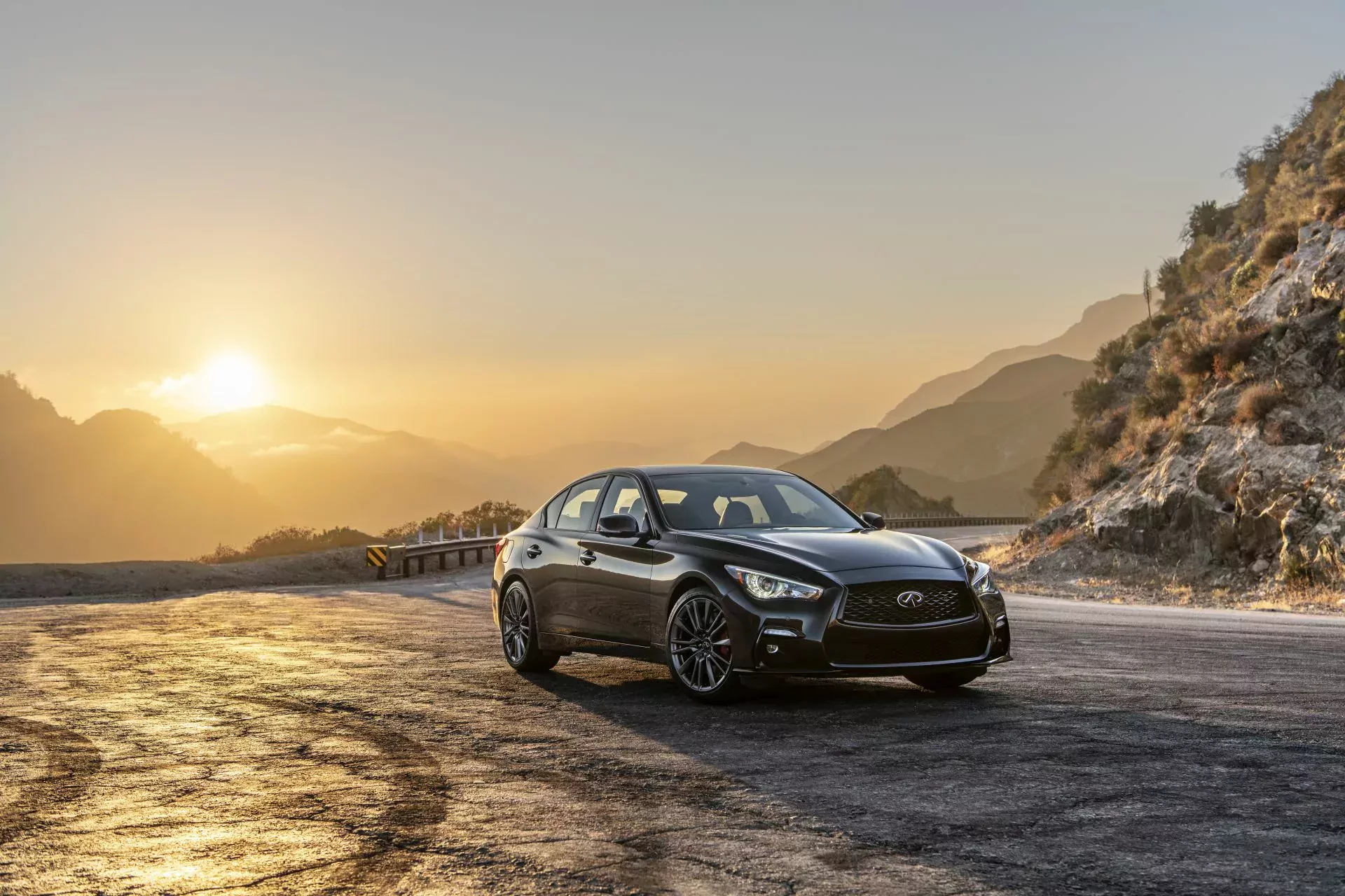 Infiniti Q50 cena silnik spalanie F1 Vettel rocznik używane